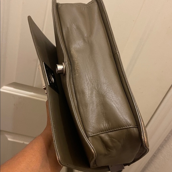 Authentic Chanel, please check all picture of condition - Picture 5 of 17